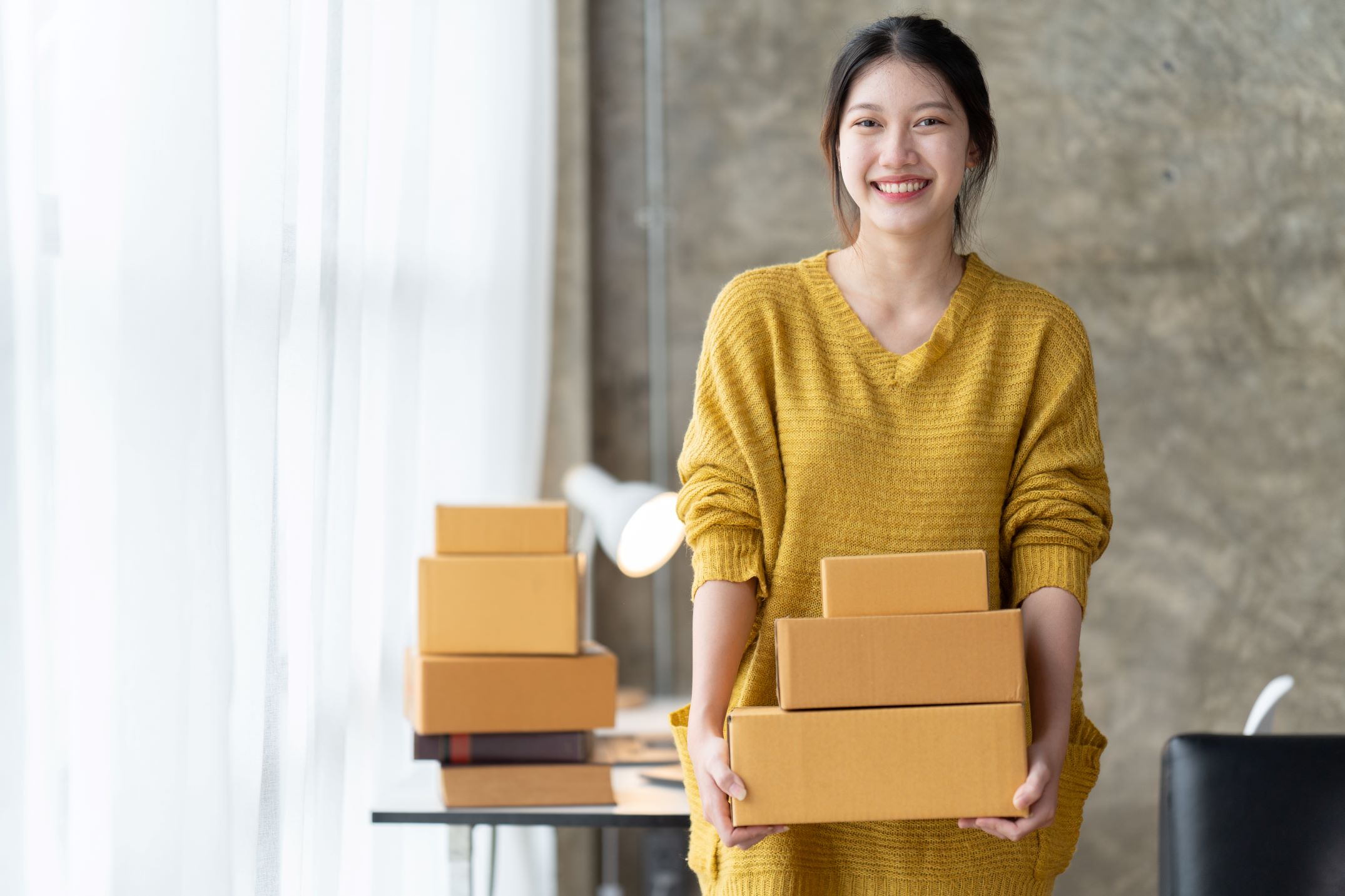 Witri Bring Packers for Benett Costumers
